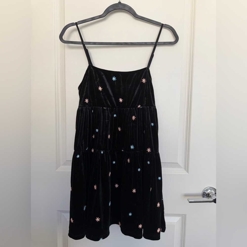 Forever 21 Black Floral Velvet Dress